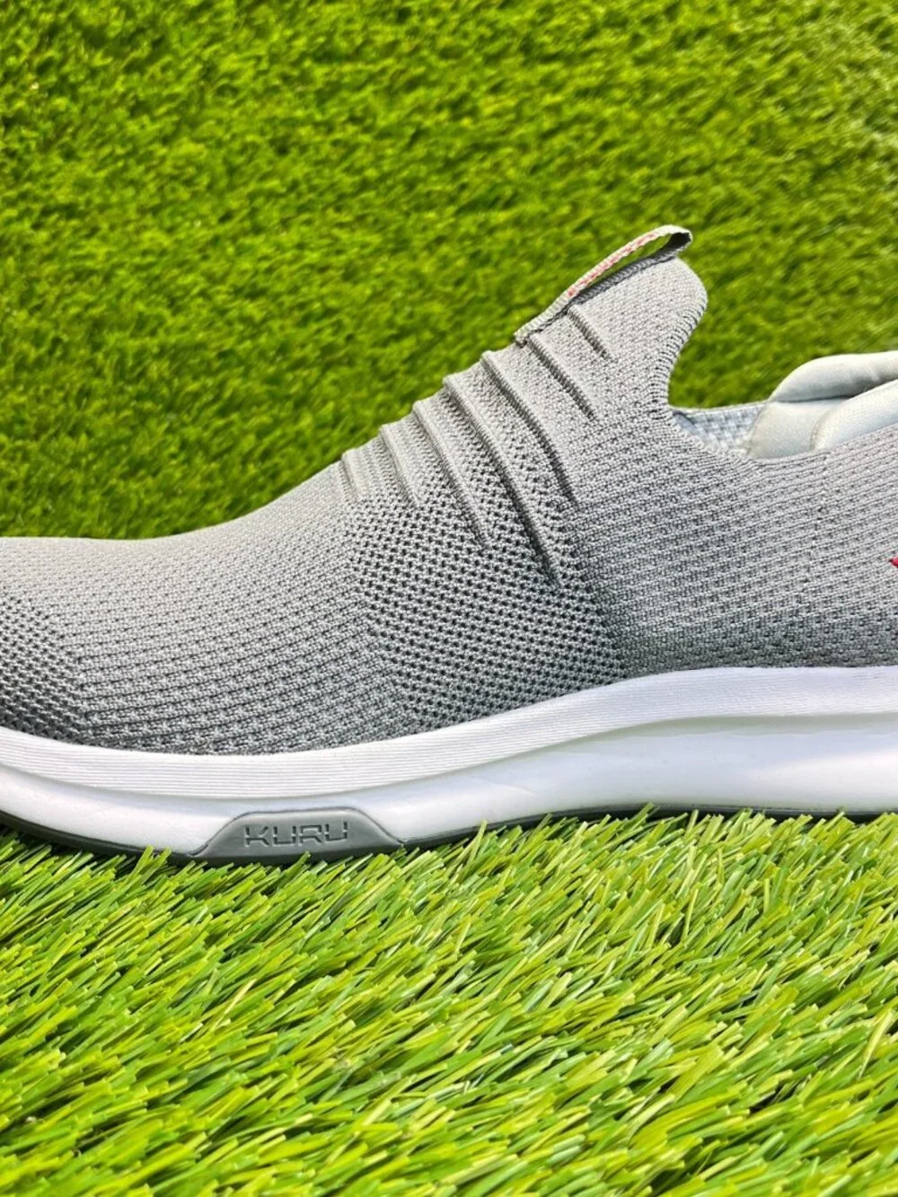 Kuru Atom Slip-On Mens Size 9.5 Gray White‎ Athletic Walking Shoes Sneakers